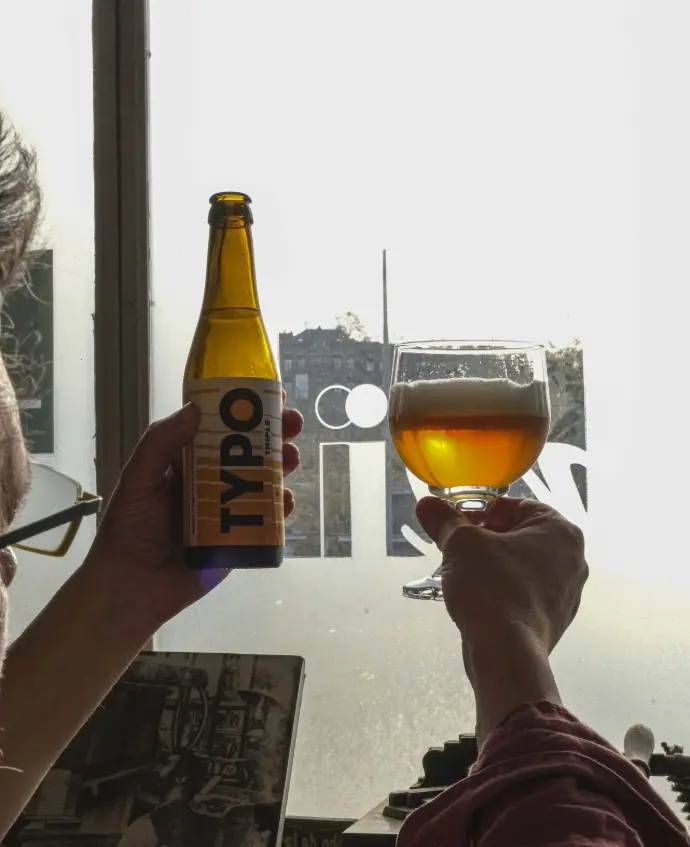 Bière TYPO dans un verre